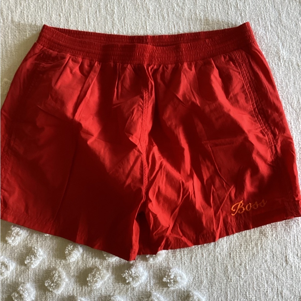 NWOT-HUGO BOSS SWIMMING TRUNKS —SZ XL RED/Orange Pockets
Drawstring lined
XY